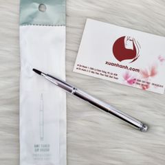 Cọ môi TFS One Touch Lip Brush, nút bấm tiện dụng dễ dùng.